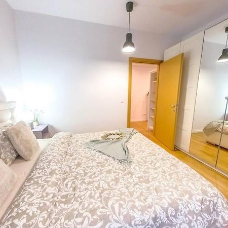 Old Town Spacious Apartment Бухарест Экстерьер фото