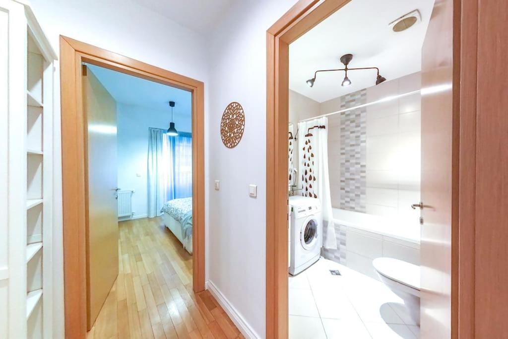 Old Town Spacious Apartment Бухарест Экстерьер фото