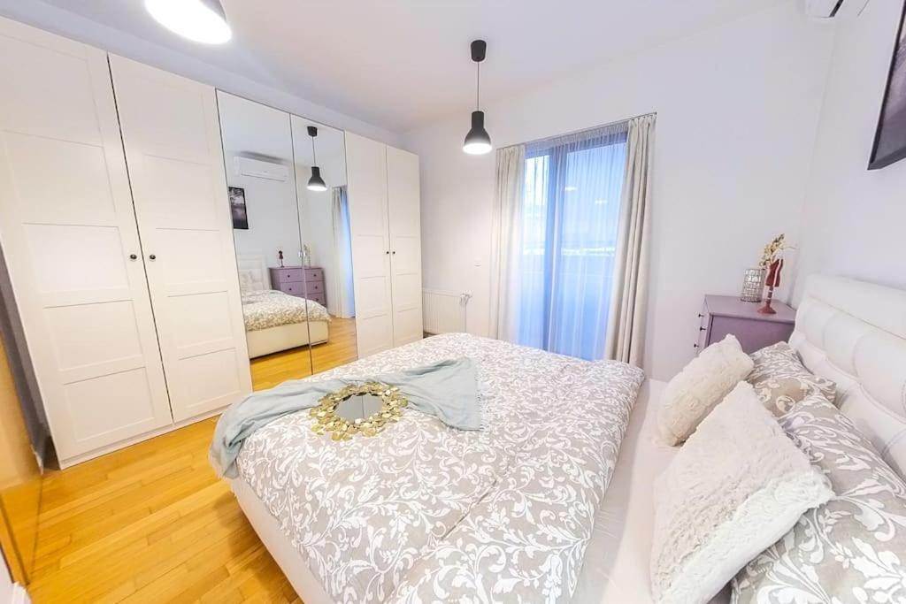 Old Town Spacious Apartment Бухарест Экстерьер фото