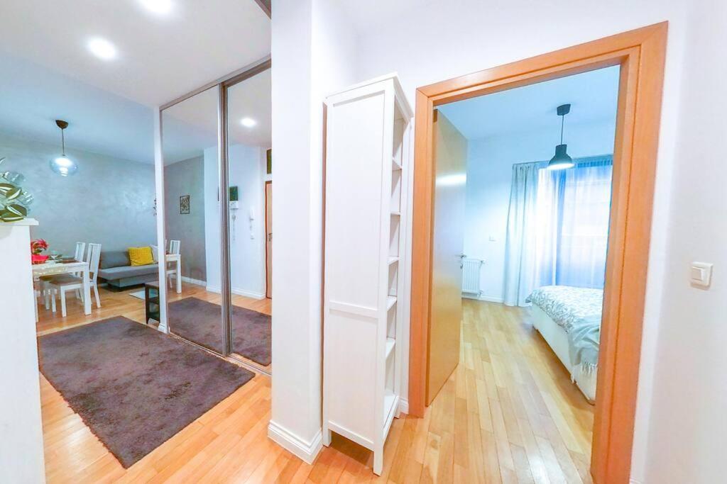 Old Town Spacious Apartment Бухарест Экстерьер фото
