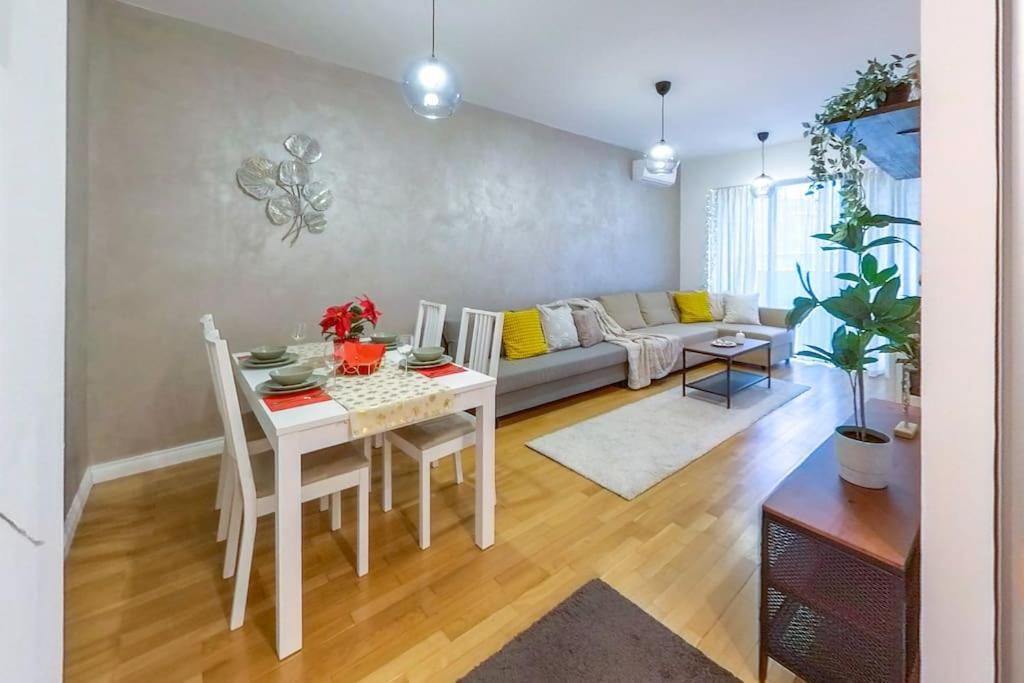 Old Town Spacious Apartment Бухарест Экстерьер фото