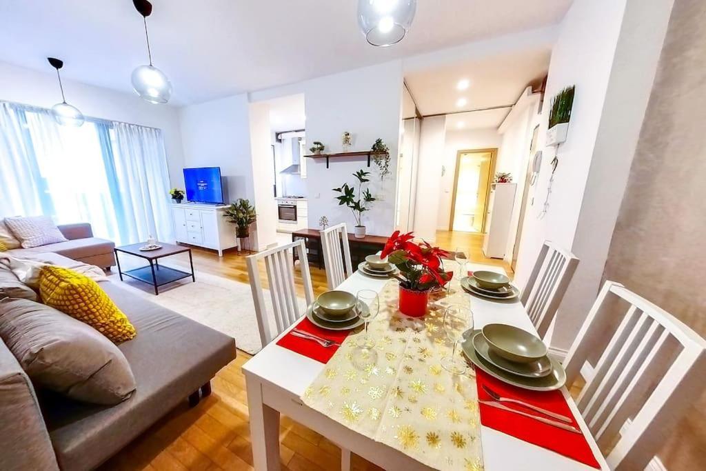 Old Town Spacious Apartment Бухарест Экстерьер фото